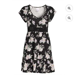 NWT No Boundaries JR Black Babydoll Dress with V-neck Short Sleeves, Size S